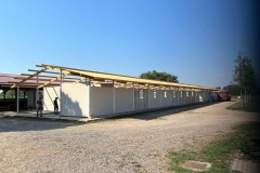 Montaggio telaio per il tetto della nuova scuderia